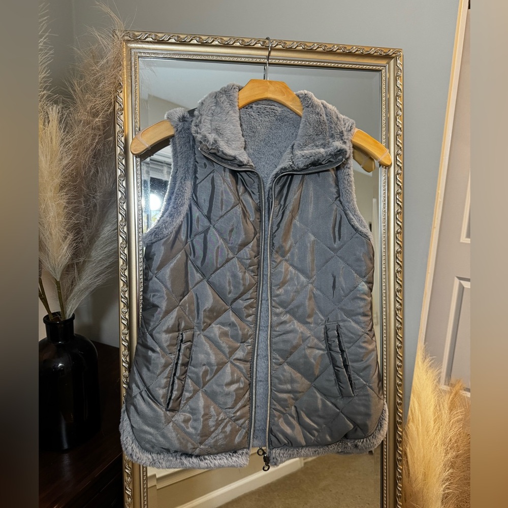 Reversible Faux Fur & Quilted Vest – Women’s Medium, Gray